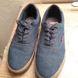 Levi's/sneakers